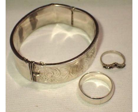 Collection of jewellery to include hallmarked silver ring, size K/L, snap bangle and a 925 silver band (3). P&amp;P Group 1 (