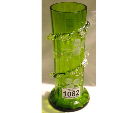 Green uranium Mary Gregory glass pillar vase, H: 15 cm. Slight chips to rim, otherwise good. P&amp;P Group 2 (£18+VAT for the