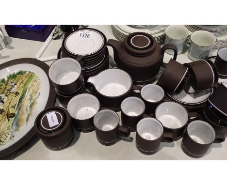 Hornsea coffee and tea service. Not available for in-house P&amp;P, contact Paul O'Hea at Mailboxes on 01925 659133 