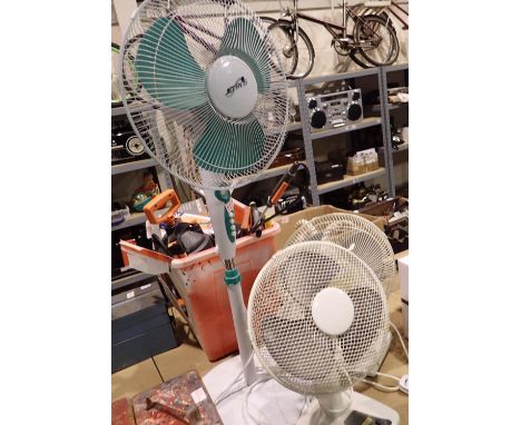 Three floor and table multi speed fans. Not available for in-house P&P, contact Paul O'Hea at Mailboxes on 01925 659133Condit