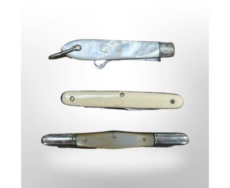 A silver and mother of pearl hook together with two further miniature folding pen knives (3)