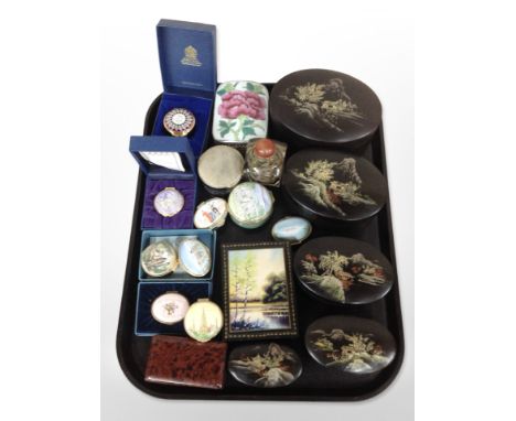 A group of graduated oriental lacquered trinket boxes, further Crown Staffordshire and Halcyon Days enamelled trinket boxes, 