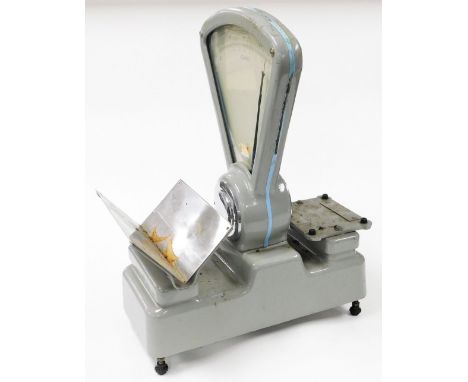 A set of vintage grocery scales, grey enamel casing, to weigh 32 pounds, serial number A448. 