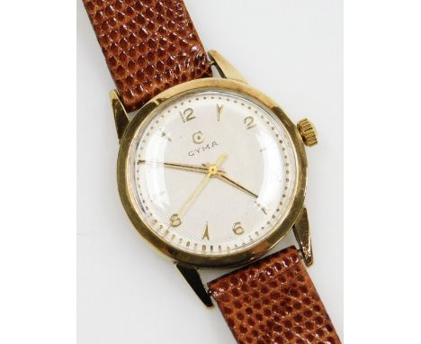 A Cyma 9ct gold gentleman's wristwatch, engine turned circular silver dial, bearing Arabic numerals, centre seconds, on a lea