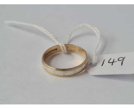 A plain 9ct wedding band size R 2.1g