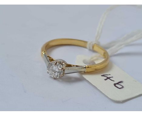 A VINTAGE SINGLE STONE DIAMOND RING 18CT GOLD AND PLATINUM SET WITH A 0.5 CARAT DIAMOND SIZE R 