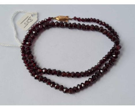 A Vintage garnet necklace with 14ct gold clasp 