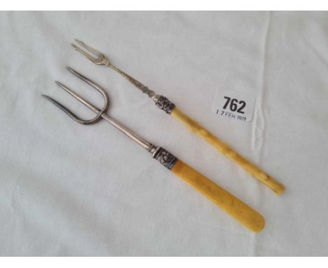 Bread fork with three prongs. Sheffield 1910. Victorian pickle fork by GU