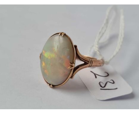 A GOOD CHINESE OVAL OPAL GOLD MOUNTED RING SIZE O 4g inc