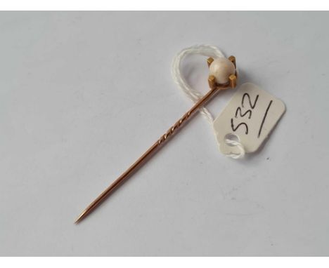 A gold and pearl stick pin 