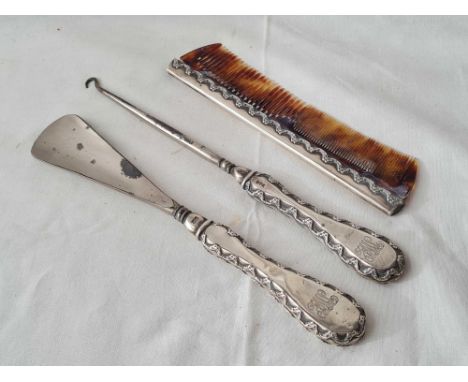 Silver handled shoe horn, button hook and comb. 1906 etc