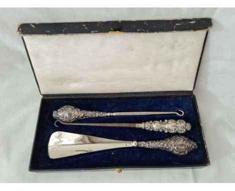 Boxed set of a shoe horn and button hook. Chester 1913. Plus another button hook