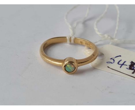 A opal set ring 14ct gold size J - 1.7 gms 