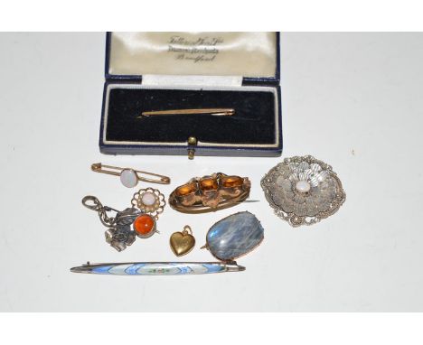 Jewellery set with opals, citrines, some enamel, etc.