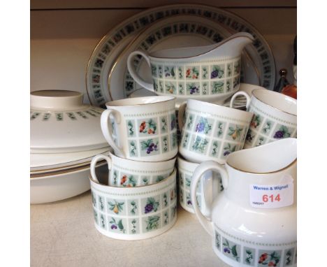DOULTON TAPESTRY DINNERWARE APPROX. 30 PIECES   D4