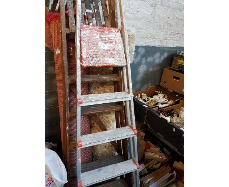 ALUMINIUM STEP LADDERS