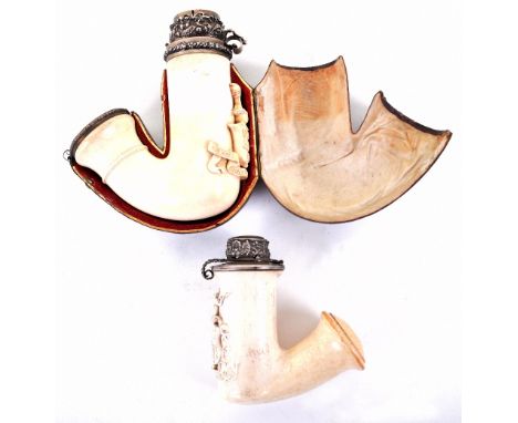 Finely carved meerschaum pipe bowl with an elaborate family coat-of-arms and motto Fear God In Life, with Viennese hall marke