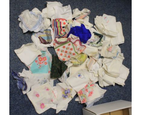 Collection of vintage ladies handkerchiefs 1930-1960.  Mostly cotton, some with embroidery.(B.P. 24% incl. VAT)