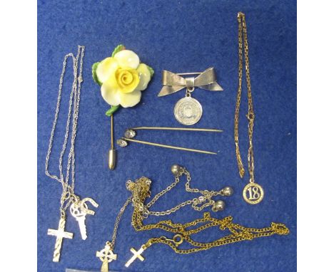Ceramic yellow rose brooch and assorted silver jewellery etc.(B.P. 24% incl. VAT)