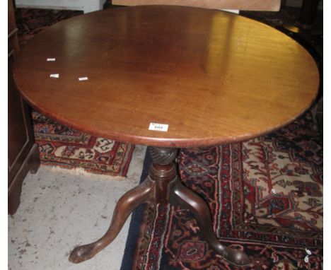 Georgian mahogany tilt top tripod table on pad feet. (B.P. 24% incl. VAT)   CONDITION REPORT:  Diameter 83 cm.