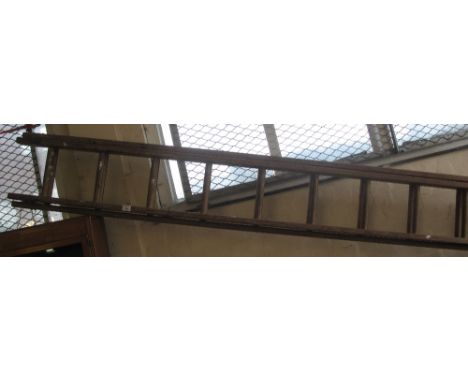 Vintage two section extending ladder.(B.P. 24% incl. VAT)