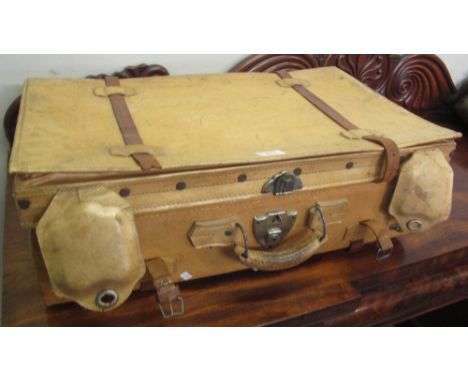 Vintage travelling suitcase. (B.P. 24% incl. VAT)