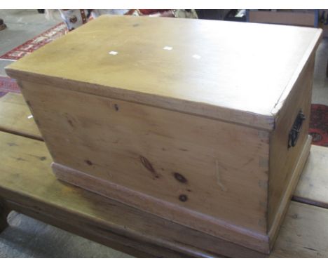 Small vintage pine trunk with metal loop carrying handles.(B.P. 24% incl. VAT) 