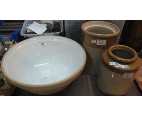 Large vintage mixing bowl together with two stoneware two-tone utensil jars. (3)(B.P. 24% incl. VAT)
