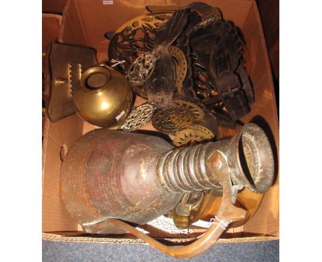 Box of assorted metalware to include: vintage horse brasses on leather straps, brass pierced trivet stand, brass preserving p