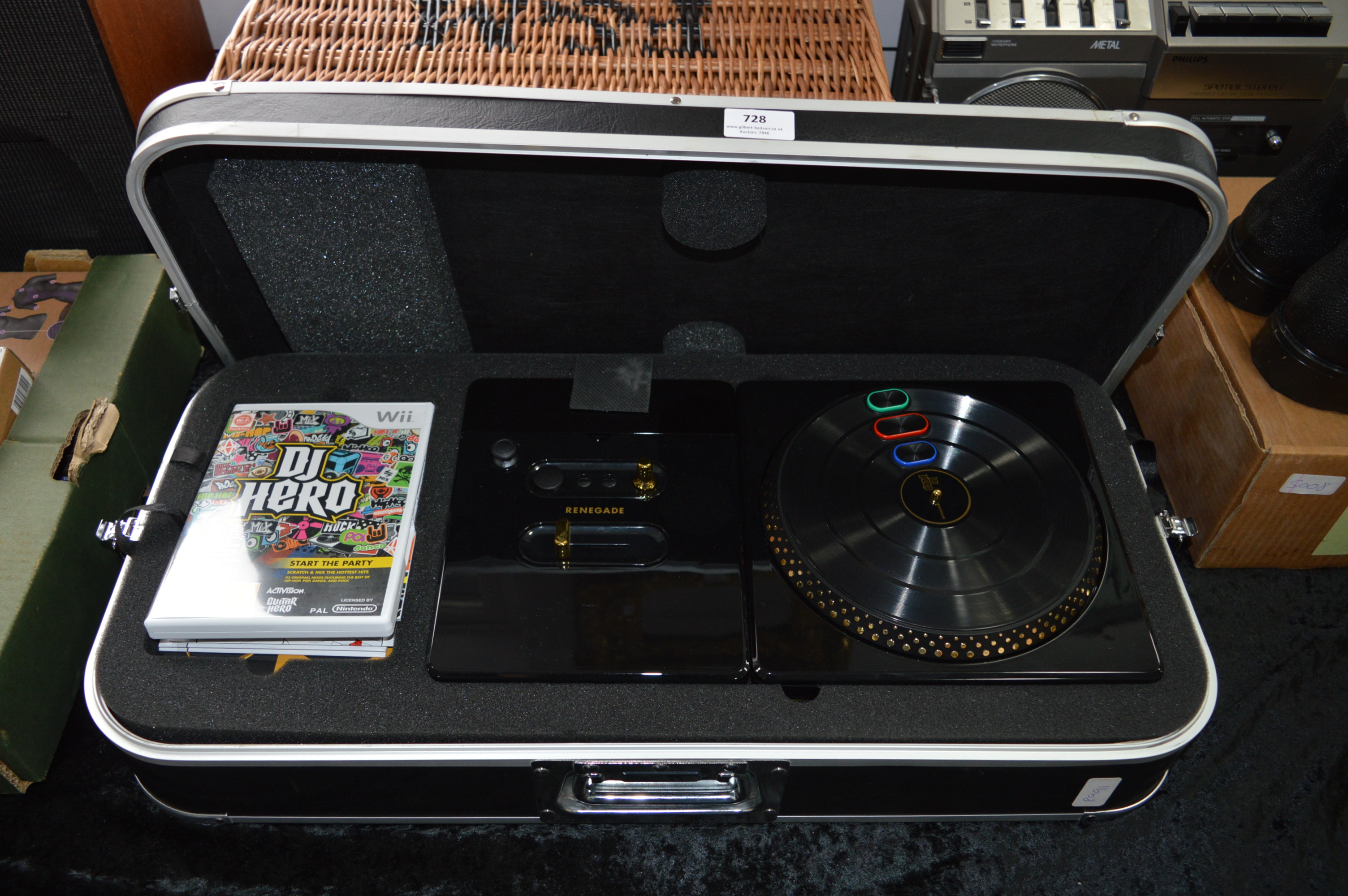 Wii DJ Hero Renegade in Carry Case