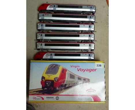 BACHMANN 32-600 VIRGIN VOYAGER 4 CAR SET IN BOX & 2 EXTRA COACHES