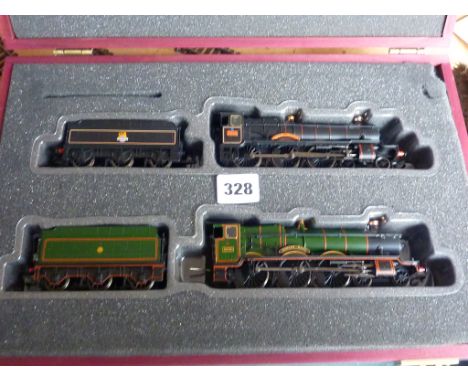 BACHMANN CASED SET OF 4930 HAGLEY HALL & 7819 HINTON MANOR
