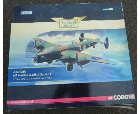 CORGI 1:72 AA37201 HALIFAX BOMBER MKII, BOXED