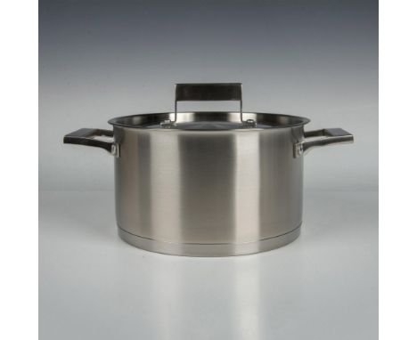 Contemporary design with square handle on lid to sleek round handled design on 5 qt. pot. New in original packaging, never us