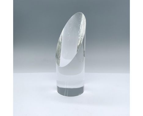 Stylish clear crystal in a half cut cylinder shape whose design represents vision and achievement. The award is ideal as a re