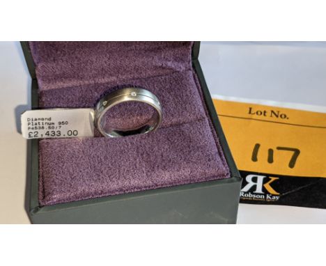 Platinum 950 &amp; diamond ring with total ctw of 0.095ct, F/VS diamonds. RRP £2,433We have used a ring sizer mandrel to dete