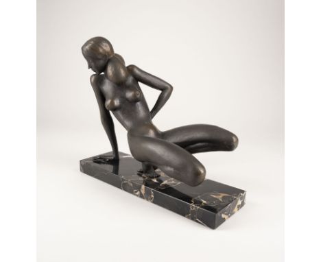 SERGIO CAPELLINI1942 Bologna'DONNA SEDUTA' Bronze, dunkelbraun patiniert, auf Marmorsockel. Ges.-H. 31,5 cm, H. 28 cm, Sockel