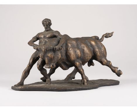 HUGHEStätig 2. H. 20. Jh.HERAKLES UND DER KRETISCHE STIER Bronze, dunkelbraun patiniert. H. 21 cm, L. 37 cm, Gew. 9 kg. Auf d