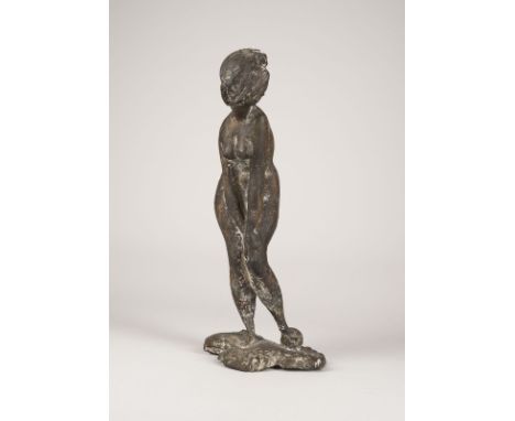 CLEMENS PASCH1910 Issum, Sevelen - 1985 Düsseldorf'MÄDCHEN MIT BALL (ALEGONDA)' (1970) Bronze, dunkelbraun patiniert. H. 49,5