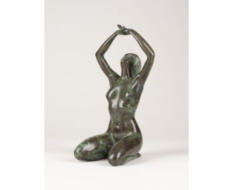ARNO BREKER1900 Elberfeld - 1991 Düsseldorf'VERLIEBTES MÄDCHEN' (1977) Bronze, grün-braun patiniert. H. 28,5 cm, Gew. 3,5 kg.