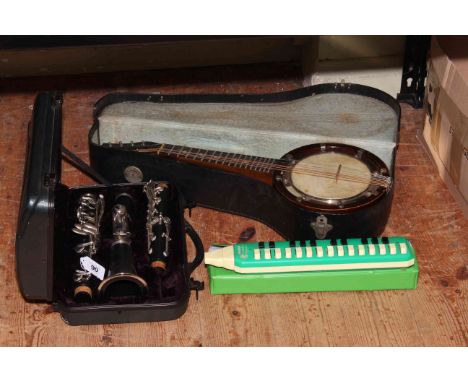 Hohner Melodica Soprano, Kingsman clarinet and a cased banjo.