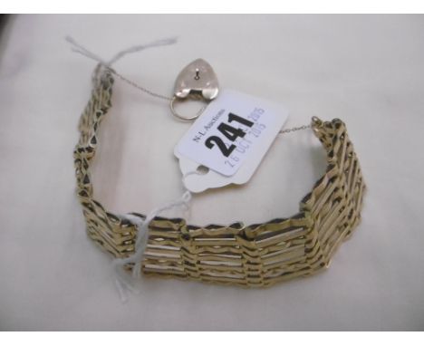 9ct GOLD GATE BRACELET