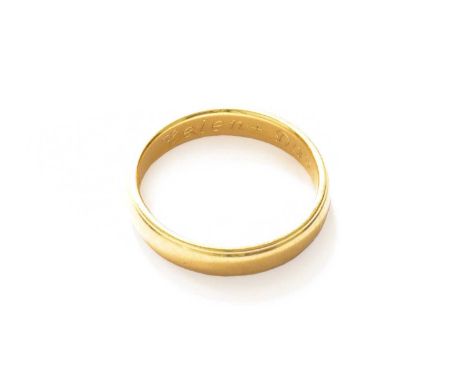 A band ring, stamped '750', finger size PGross weight 4.3 grams.