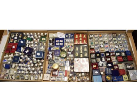 Thimbles - ceramic - Royal Grafton, Coalport, Caverswall, Sutherland, Mason's Ironstone, Royal Worcester, Newhall etc includi