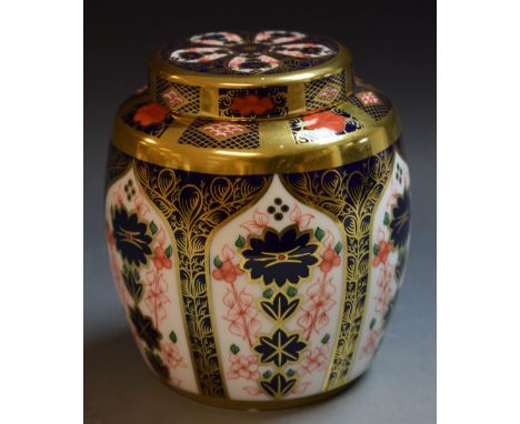 Royal Crown Derby - an 1128 Imari pattern ginger jar and lid, 12cm in height, first quality