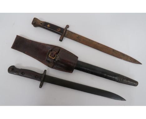 WW2 Indian Pattern SMLE Bayonetsingle edged blued blade.  Blackened crossguard and pommel.  Wooden slab grips.  Contained in 