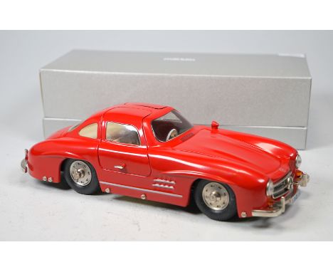 Märklin Mercedes 300 SL (rot) Museumsmodell 1092Märklin Sonderedition Mercedes 300 SL "40 Jahre Baden-Württemberg" 1993, rot 