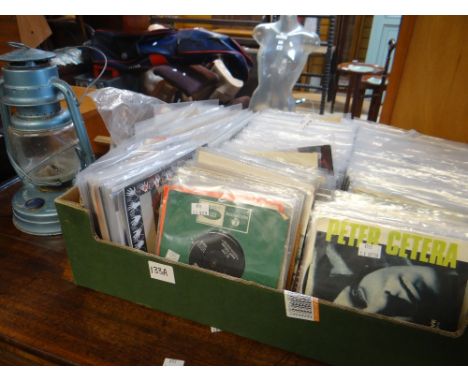 Box of assorted record singles to include Chaka Khan, Michael Jackson with the Jackson 5, Bananarama ETC