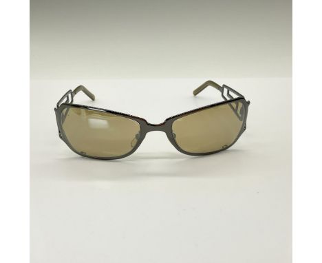 These decorative metal frames feature a sleek silvery black mirrored finish, complemented by solid brown-tinted lenses. With 