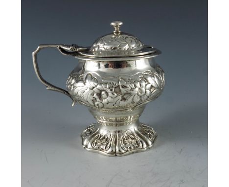 Unknown, possibly makers mark Charles Kandler, London 1806, a George III silver mustard pot of compressed cylinder form on sp